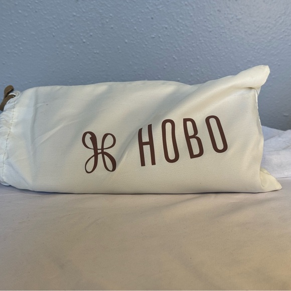 NEW HOBO Lauren Clutch-Wallet, Light Gray / Taupe Leather - Picture 2 of 12